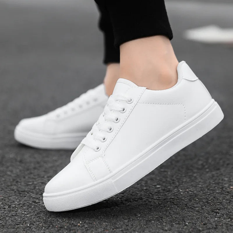 White Black Men Shoes Comfortable Casual Skateboard Shoes Men Solid Leisure Sneakers Lightweight Walking Shoes.