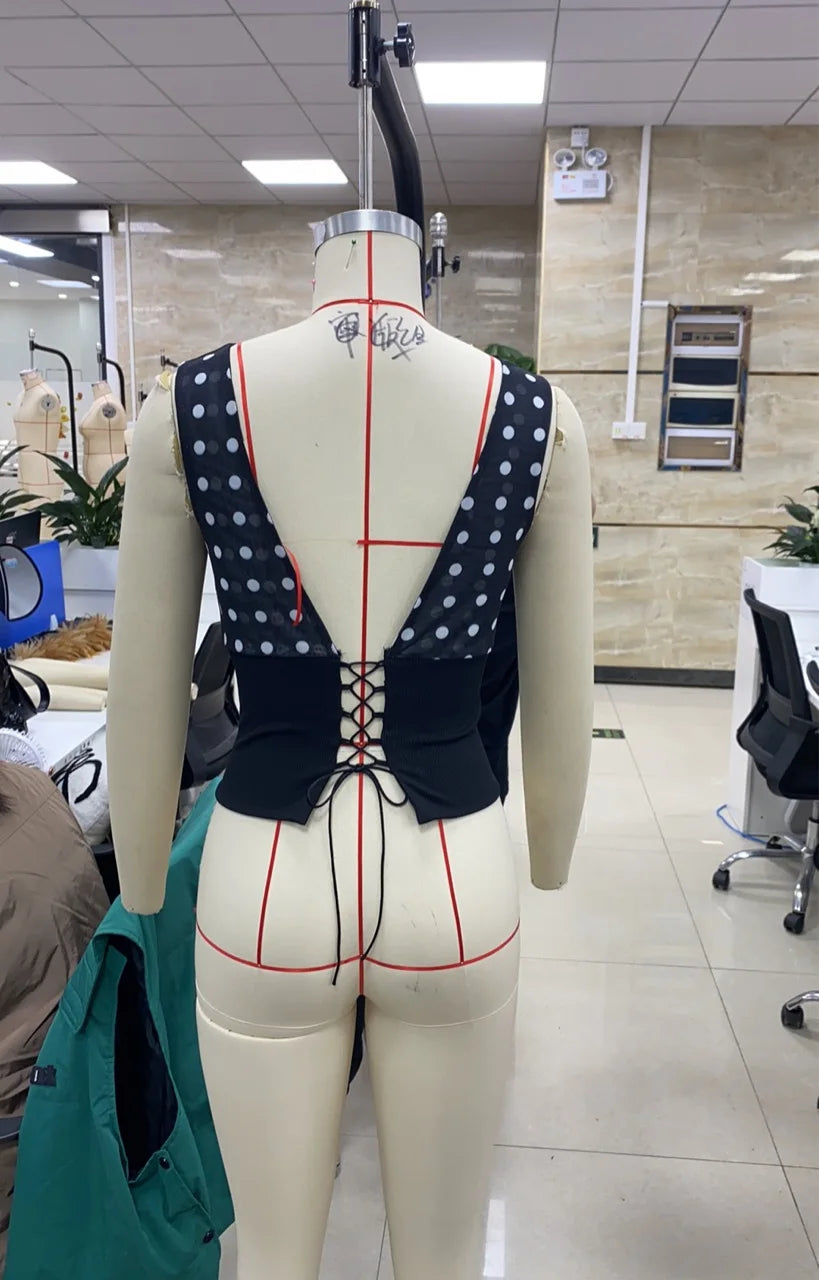 Women Summer Off One Shoulder Tops Sleeveless Slash Neck Dotted Contrast Color Lace-up Backless Slim Crop T-Shirts.