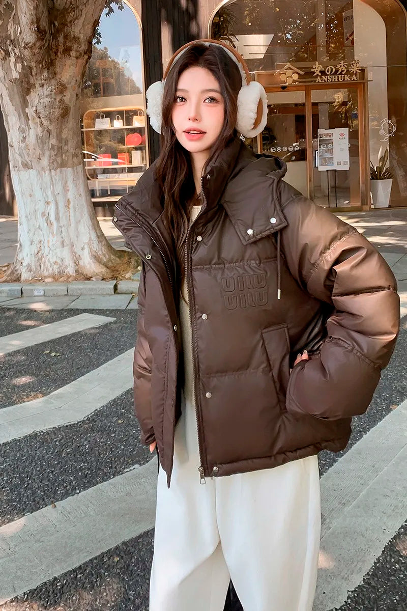 2024 Winter Neue frauen Unten Baumwolle Gefütterte Jacken Stilvolle Mit Kapuze Einfarbig Casual Verdicken Warme Lose anliegende kurze Mäntel.
