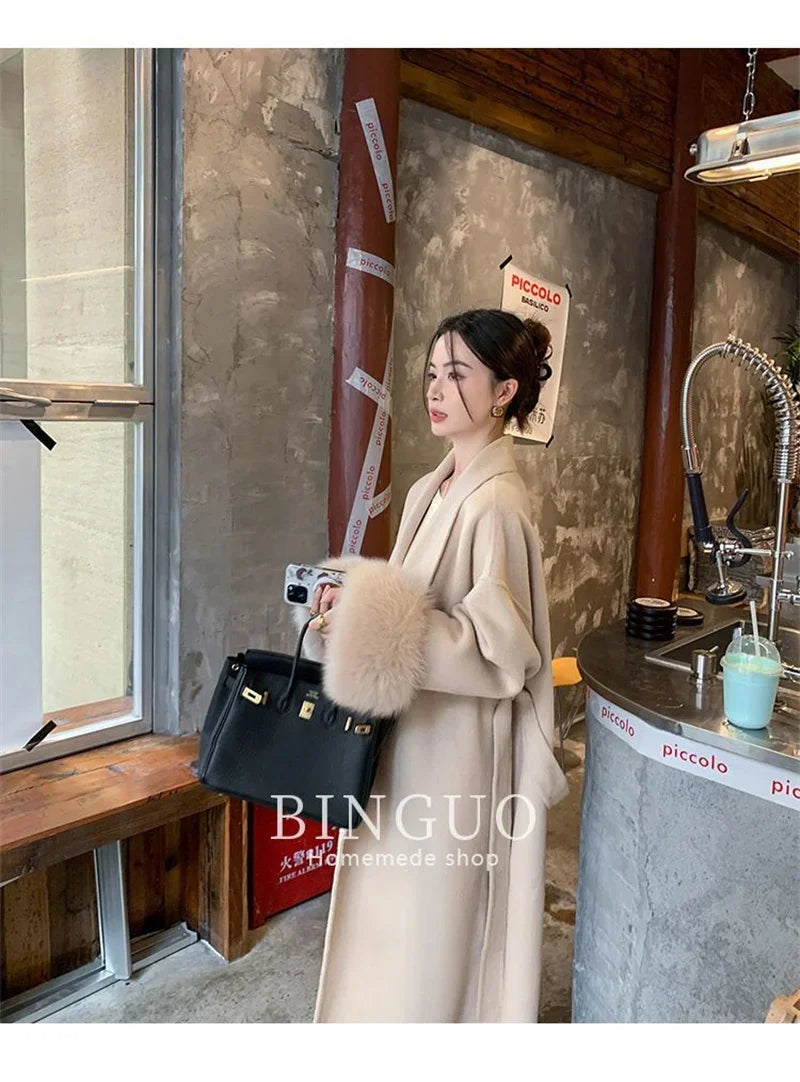 Grauer Wollmantel mit Krawatten-Taillenkollektion für Damen im Herbst und Winter 2024, neuer langärmeliger, lockerer High-End-Cape-Mantel, mittellanges Oberteil