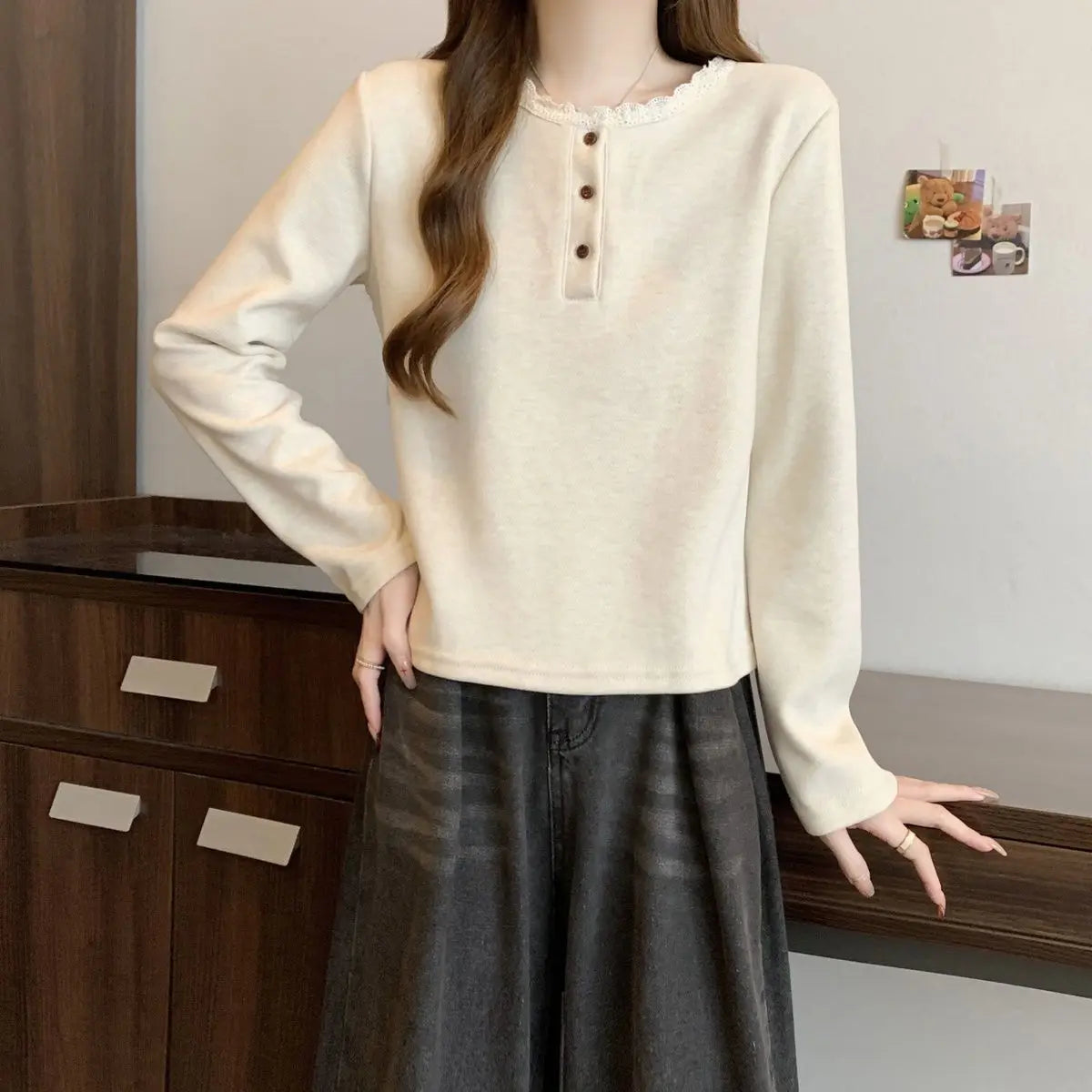 New Autumn and Winter Half-open Lace Front Shoulder Long-sleeved T-shirt Plus Velvet Warm German Velvet Women's Top.