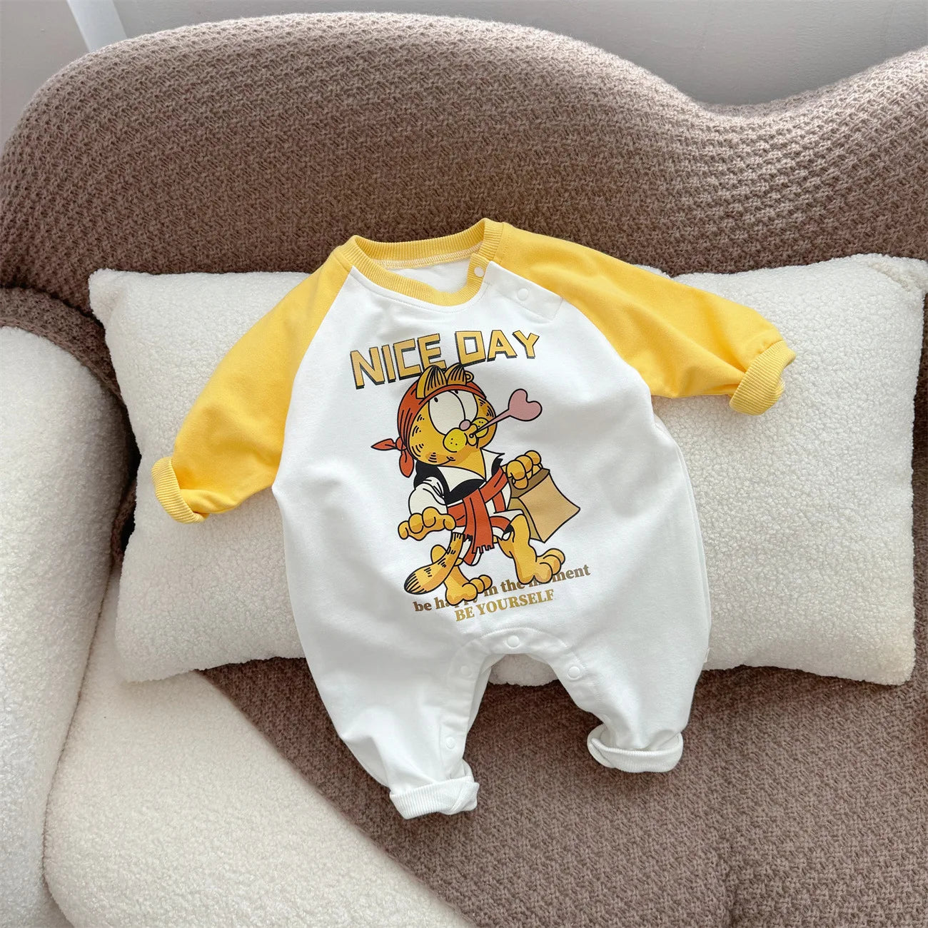 Gelbe Kollektion Frühling Herbst Baby Mädchen Junge Rundkragen Lange Ärmel Cartoon Bär Body/Strampler Neugeborenen Overall K31266