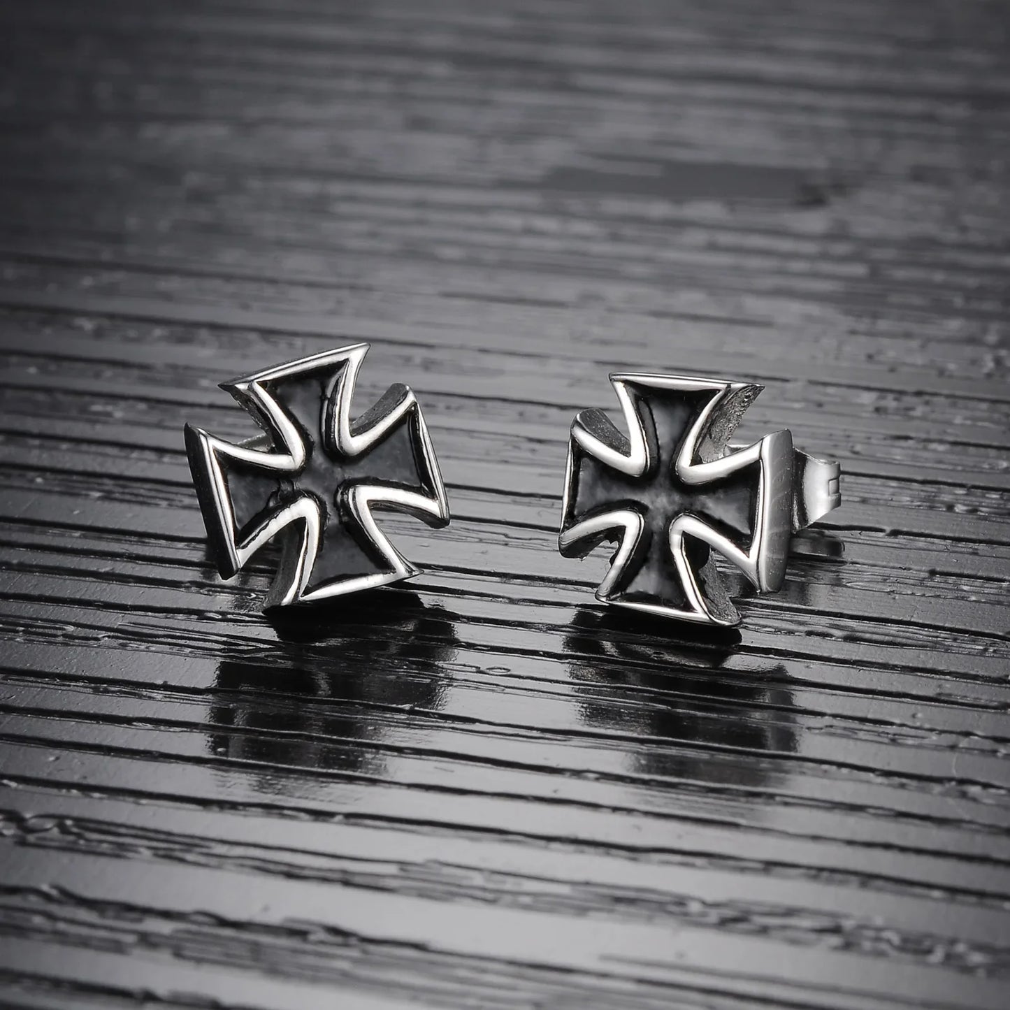 New 2PCS Men's Knights Simple Cross Stud Earrings Templar Knight Ear Studs Stainless Steel Crucifix Male Jewelry Gifts.