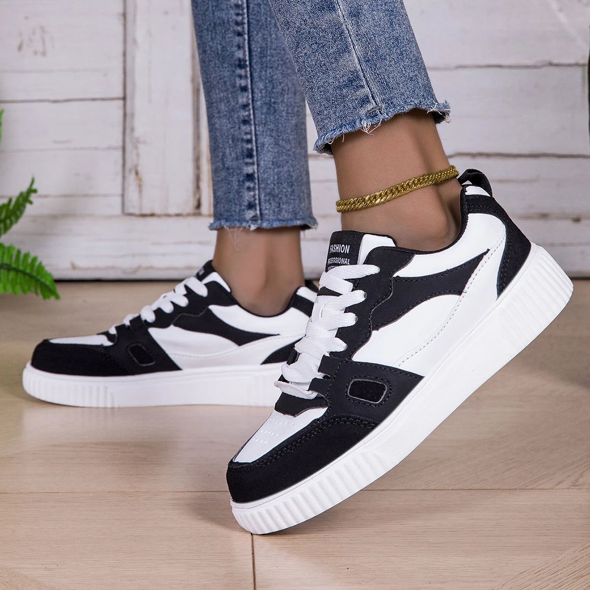 Women Shoes Skateboarding Shoes For Men Fashion Sneakers Lightweight White Black Sports Running Outdoor Casual Shoes Size36-46.
