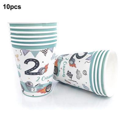 Rennwagen-Thema, zwei schnelle Jungen, Partydekorationen zum 2. Geburtstag für Rennwagen, karierte Flaggen, Rennrad, Einweggeschirr.