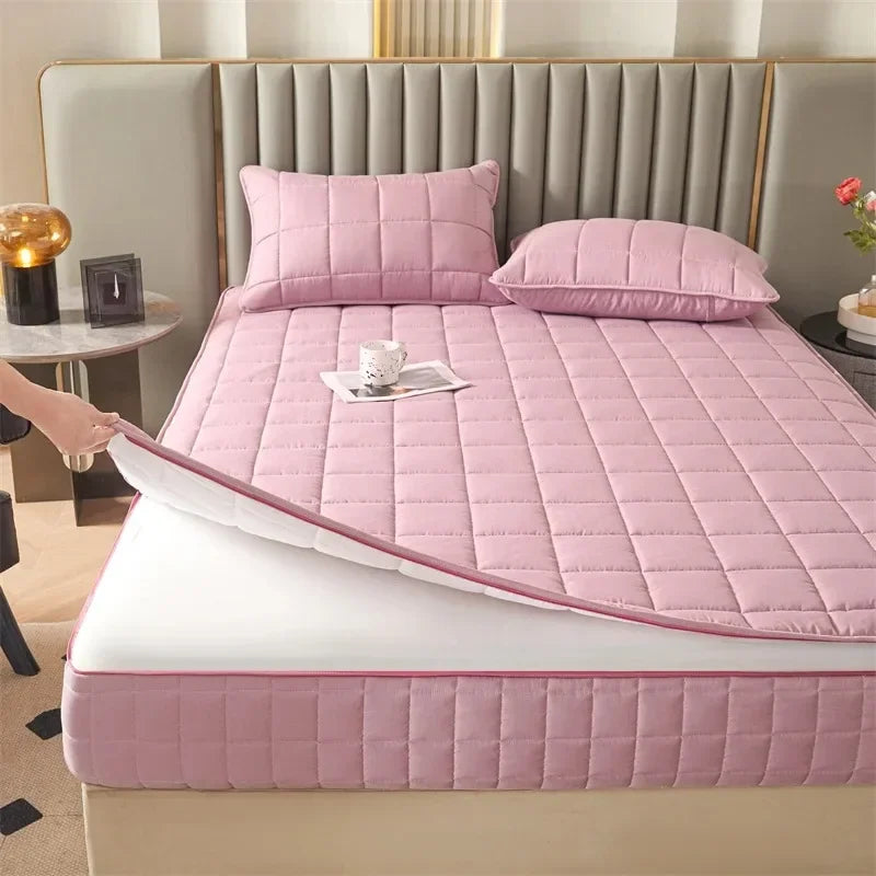Breathable Quilted Mattress Protector with Soybean Fiber Padding Hypoallergenic Skin-Friendly Cover Machine Washable 720° Cover.