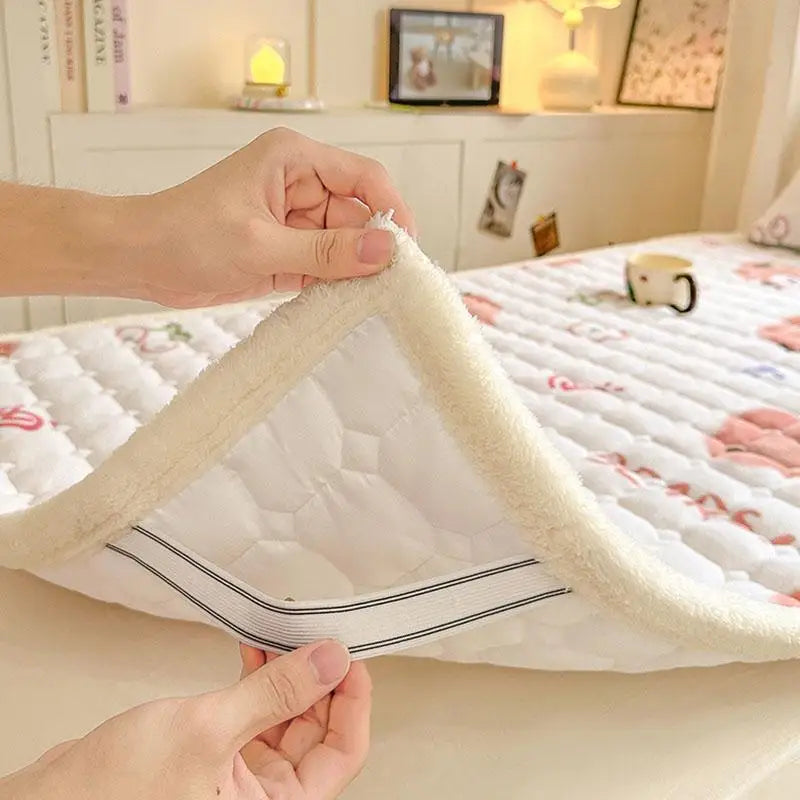 Cartoon Printed Warm Bed Mattress Super Soft Cozy Milk Velvet Single Bedding Protector Thick Tatami Mats for Autumn and Winter.