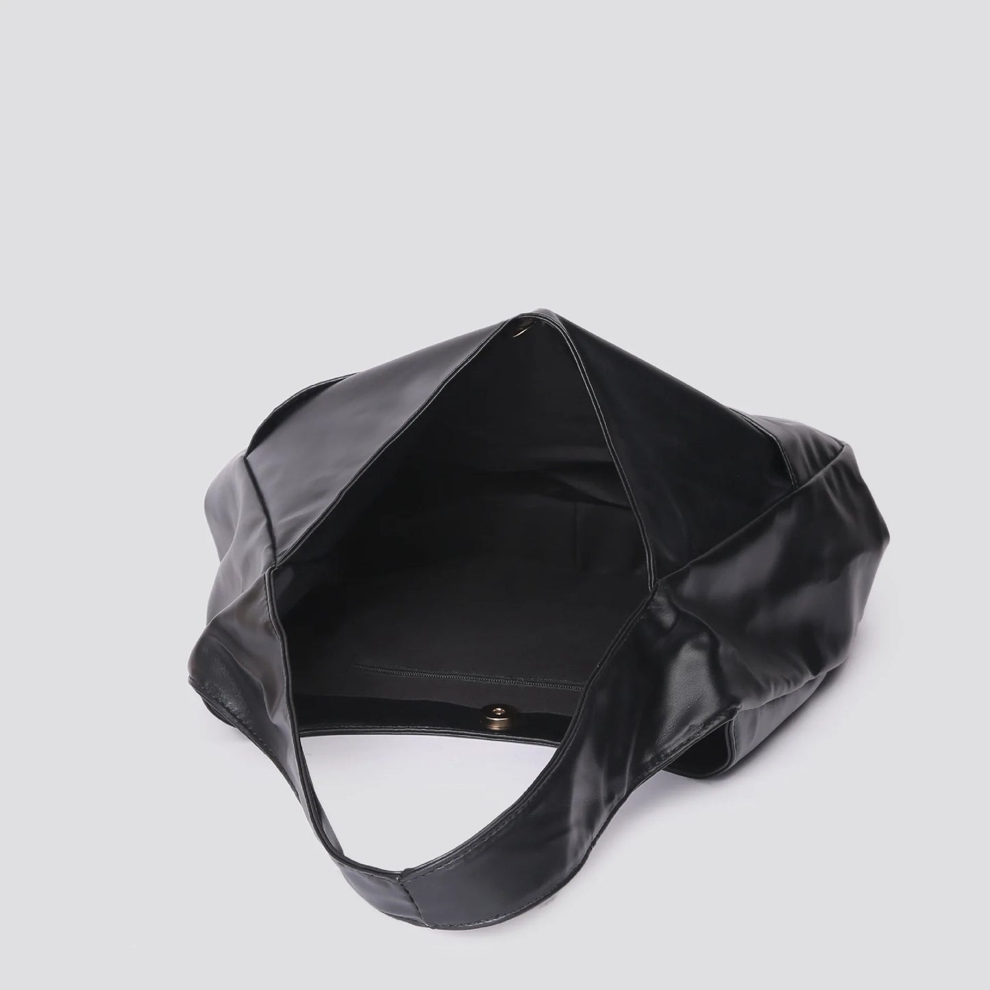 Large capacity tote bag, new black leather simple casual commuting women's bag, fashionable and versatile single shoulder bag.