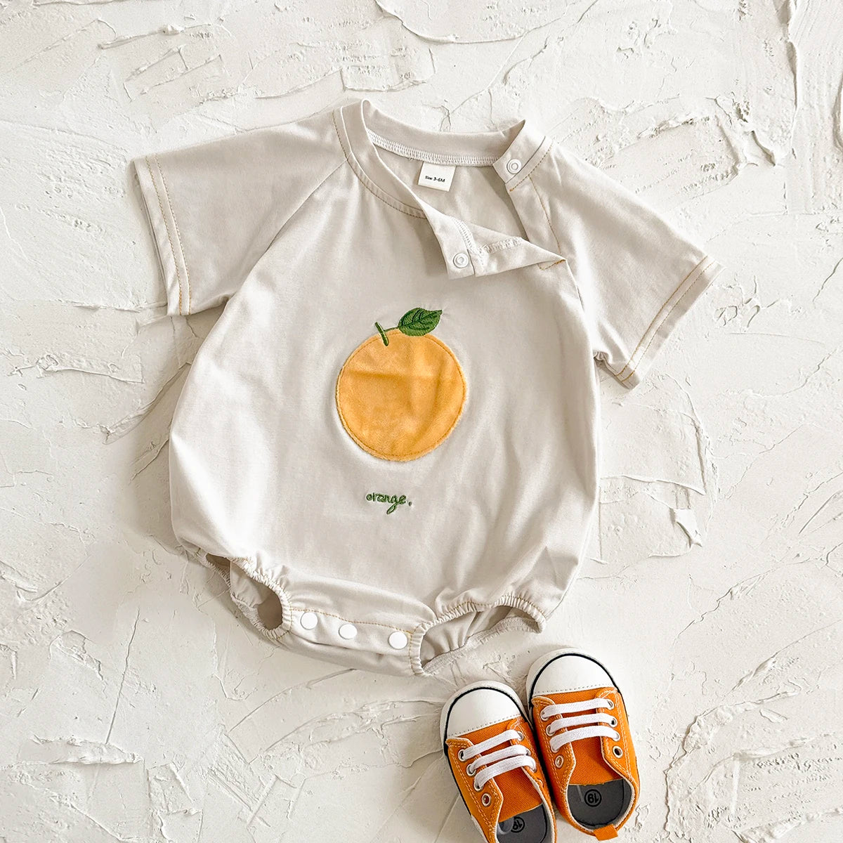 INS Sommer Neue Baby Body Neugeborenen Kleidung Jungen Mädchen Baumwolle Dreieck Strampler Plüsch brief Kurzarm Infant 0-18M.