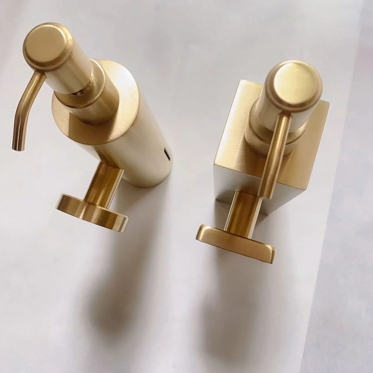 Manueller Seifenspender aus gebürstetem Edelstahl 304, Wandmontage, goldener schwarzer quadratischer runder Seifenspender für Hotelbadezimmer