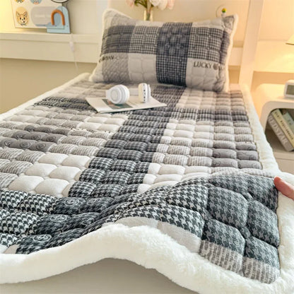 Winter Soft Thick Flannel Mattress Toppers Dormitory Single Double Bedspread Warm Bed Sheets Mattress Cover Fold Tatami Thin Mat