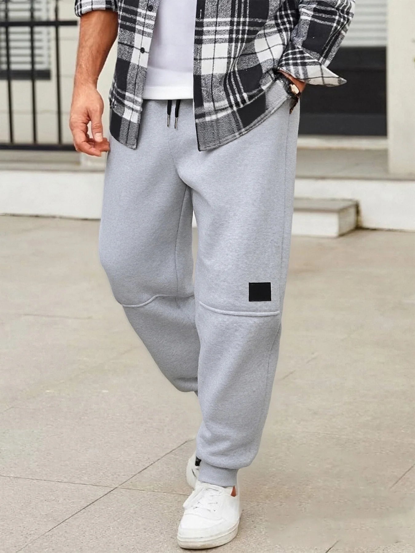 Men's Fleece Lined Jogger Pants, Casual Drawstring Waist Sweatpants with Pockets, Warm Running Trousers for Fall & Winter.