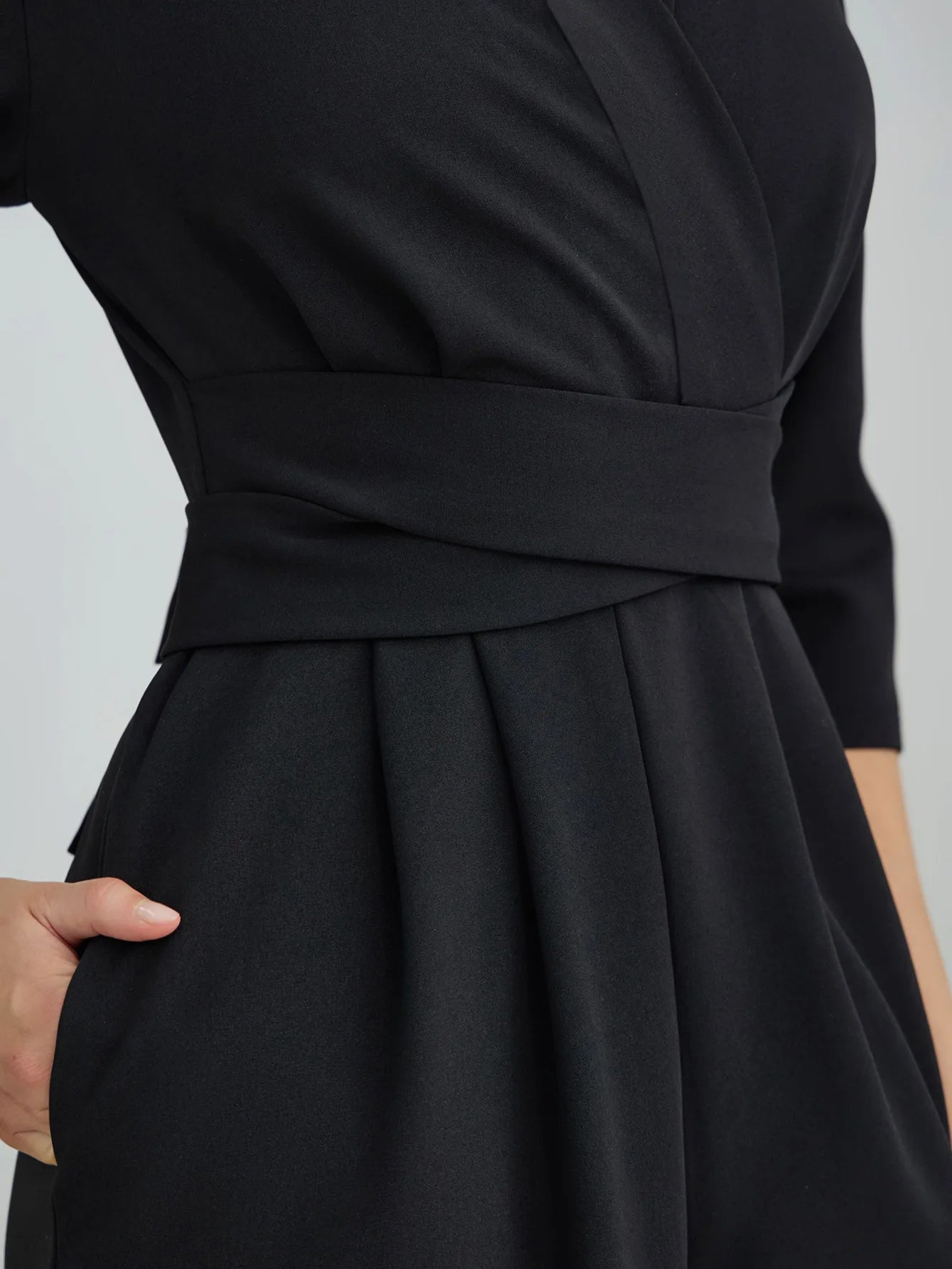 Elegant Pure Color V-Neck Sleeveless Wide Leg Jumpsuit Women's Spring Autumn Fashionable Comfortable Polyester One-Piece Suit.