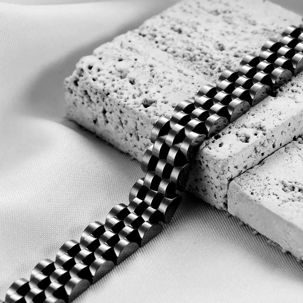 VQYSKO Trendy Minimalist Stainless Steel Gold Color Plated Watch Strap Bracelet for Women/Men Jewelry Gifts Couple Bracelet.