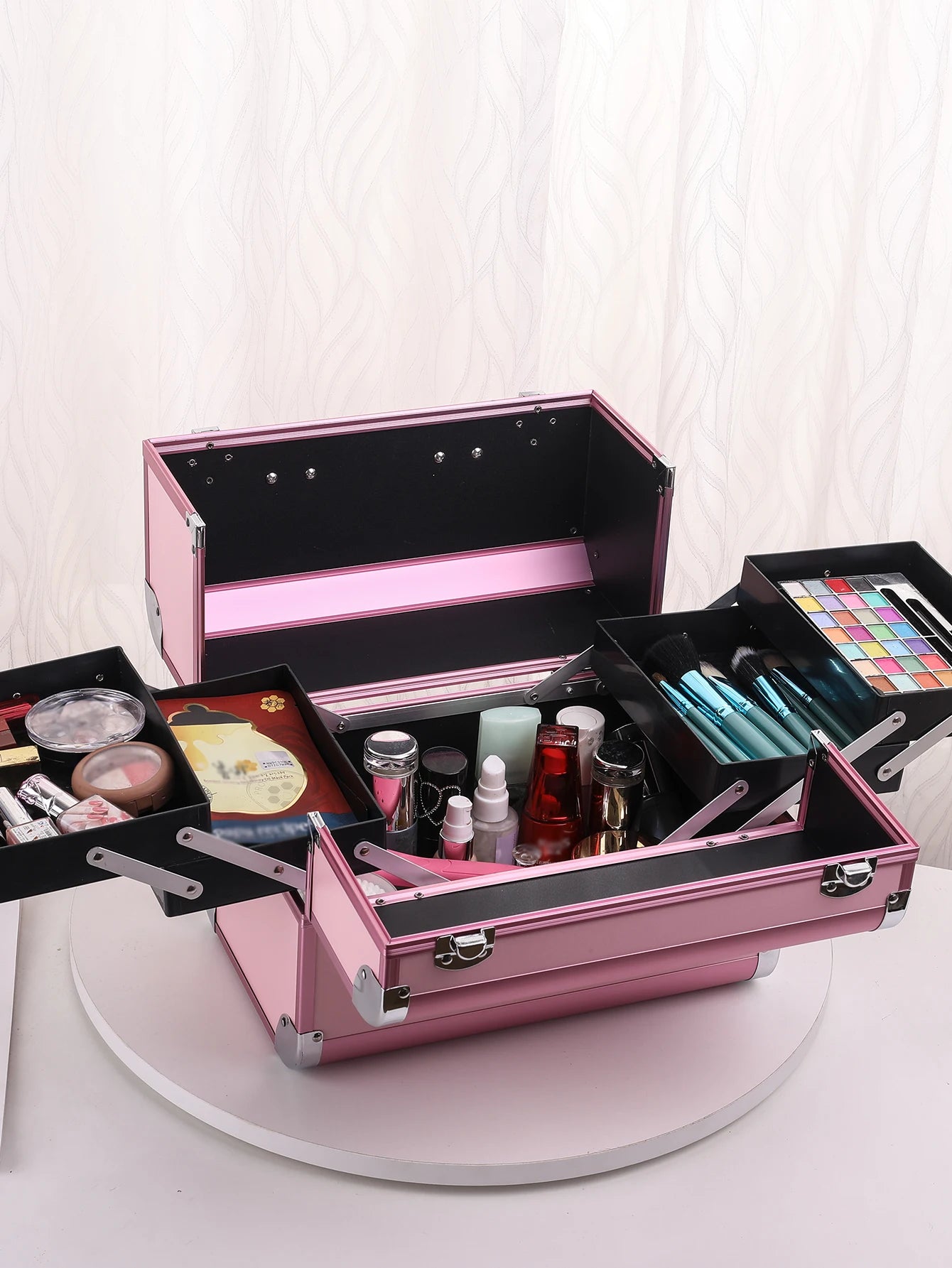 Makeup Train Case Aluminum Alloy Case Pedicure Tool Box with Handle Cosmetic Box Portable Makeup Case Organizer.