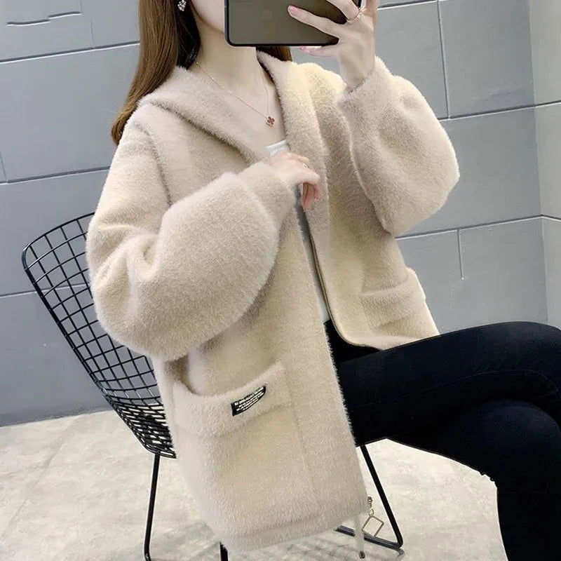 Frauen Jacke Herbst Winter neue Mode imitieren Nerz Samt Mantel 2024 weibliche kurze Kapuze dicke warme Wolle Mantel Oberbekleidung Tops.