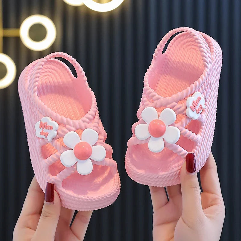 2025 New Children's Slippers Summer Girls and Boys Bathroom Home Anti slip Beach Shoes Soft Soled Baby Sandals.