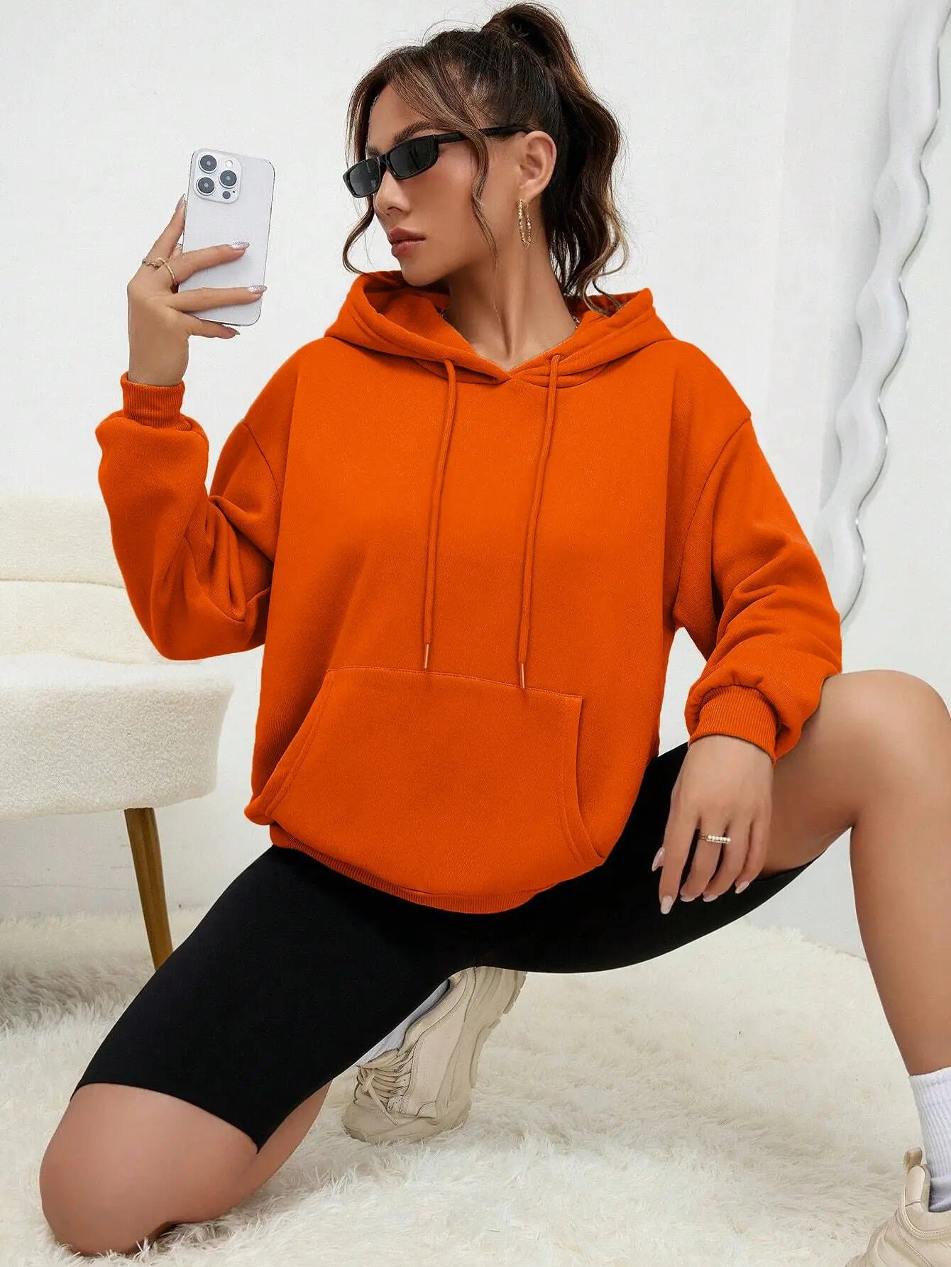 Einfarbiger Hoody für weibliche Herbst modische Kleidung lässige Fleece Tasche Hoodies mehrfarbige Unisex Frauen Streetwear.