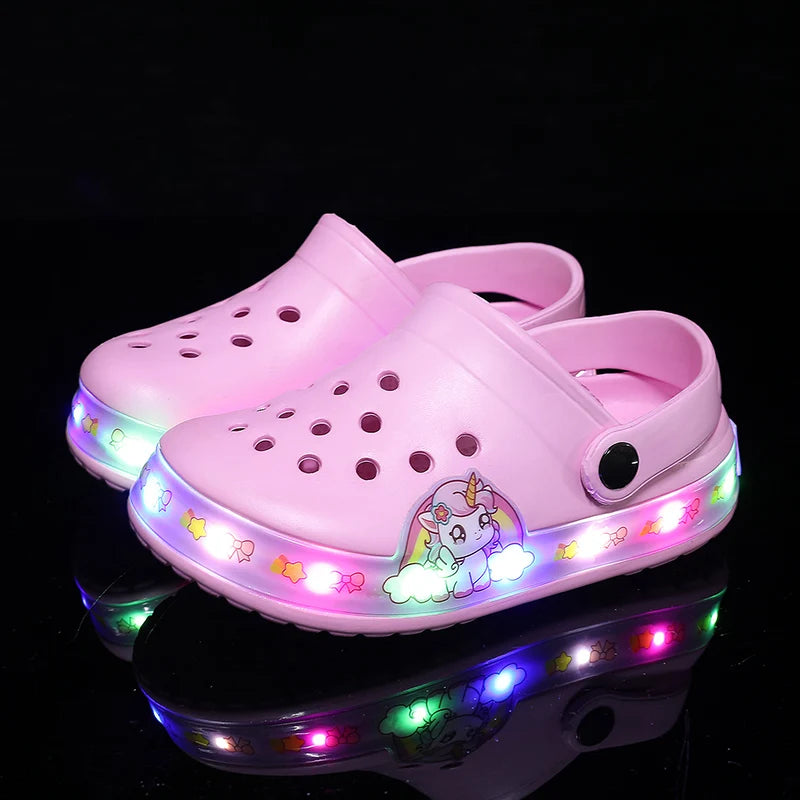 Light Sandals for Girls Pink Cartoon Printing Summer Beach Kids Shoes Outdoor Non-slip Classic Design Children's Casual Clogs.