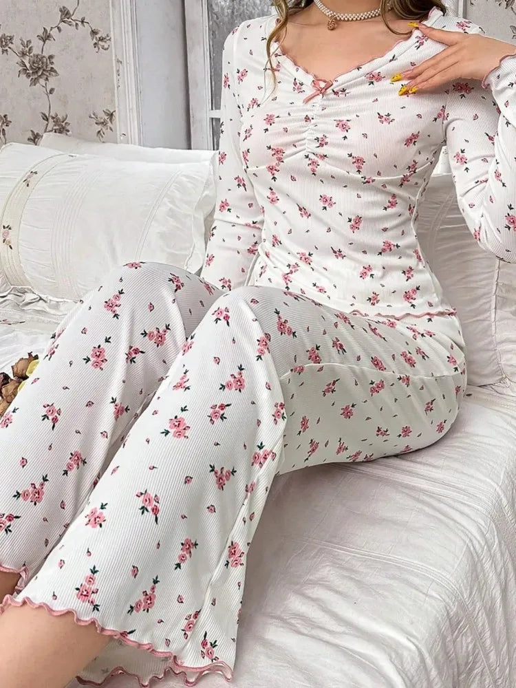 Autumn Winter Sleepwear Women Pajamas Set Round Neck Floral Printed Long Sleeve Tops and Trousers Home Wear Loungewear.