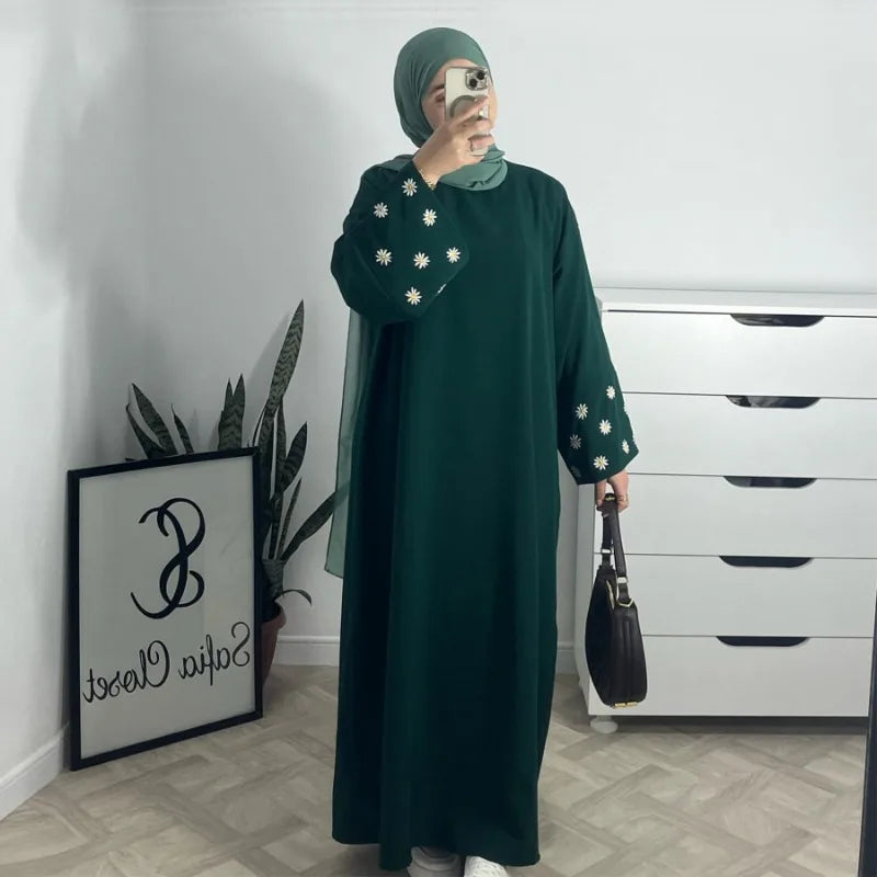 2024 Daisy Embroidery Muslim Modest Dress for Women Eid Saudi Arabia Dubai Abaya Luxury Islam Turkey Holiday Party Jalabiya Robe.