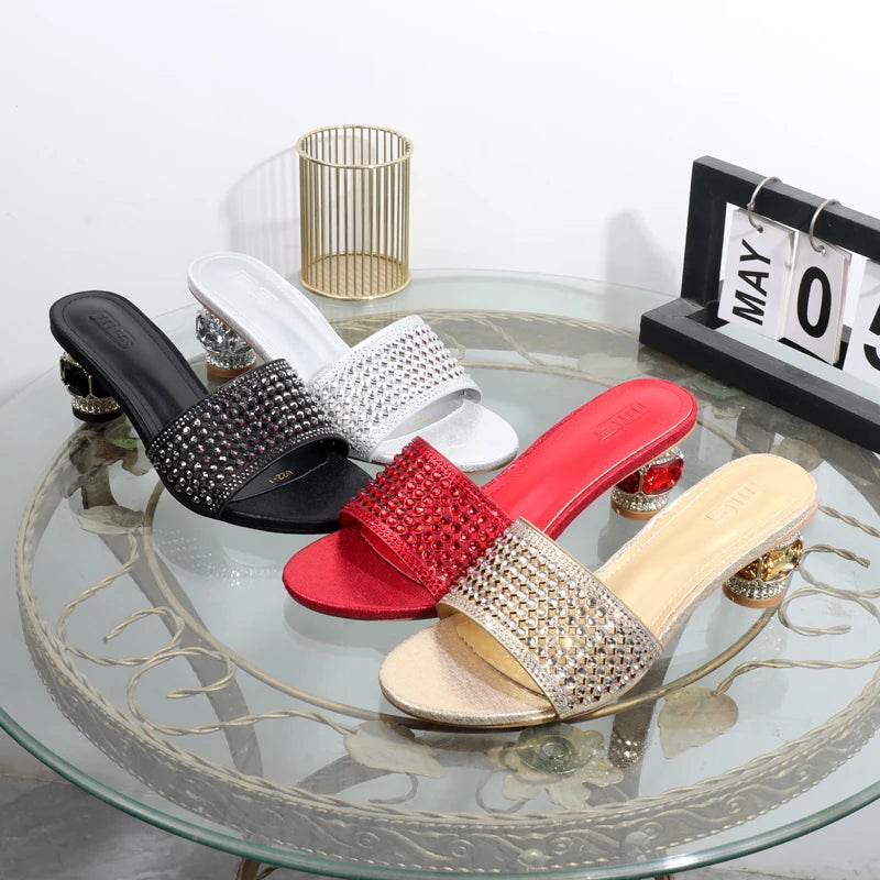 Golden heeles sandals new rhinestones in the summer 2025  thick heels lady slippers wearing banquet luxury elegant slippers.