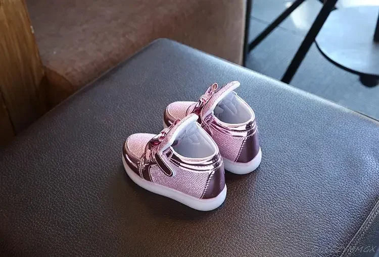 New Children Luminous Shoes Boys Girls Sport Running Shoes Baby Flashing Lights Fashion Sneakers Toddler Little Kid LED Sneakers.