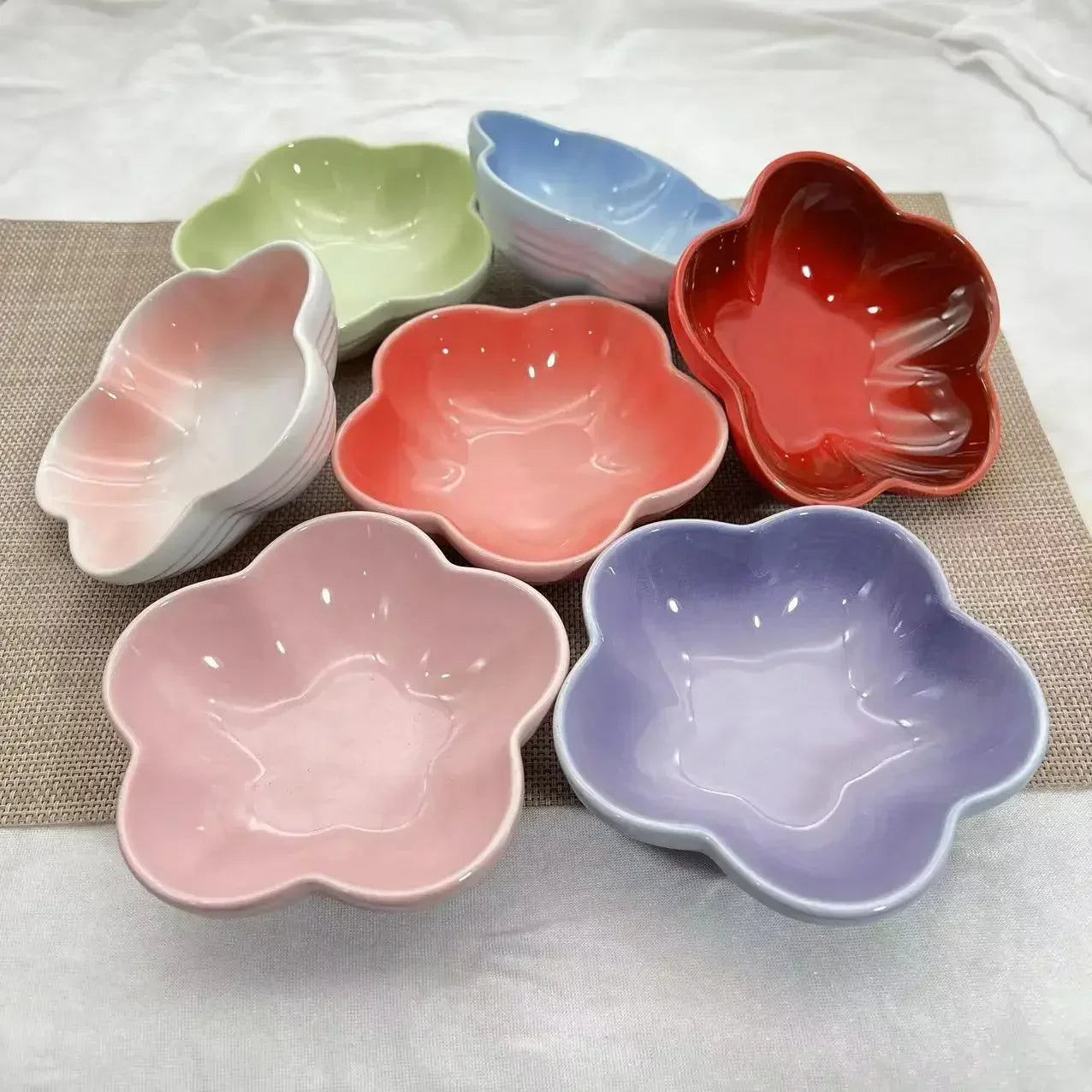 5 Inch Creative Flower Ceramic Bowl Small Deep Dish Solid Color Ceramic Bowl Small Dish Dip Dish Home Kitchen Supplies Gift.