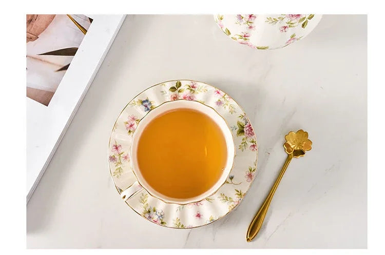Tea Set Ceramic Coffee Cup Suit British Style High-Grade Bone China Golden edge Tea Cup And Saucer With A Spoon.