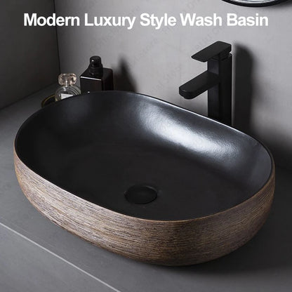 Braunes Porzellan-Keramik-Waschbecken über der Theke, Waschtisch, Schüsselbecken, Badezimmer, Sanitär, Balkon, Tisch, Waschbecken, Arbeitsplatte, ovales Waschbecken