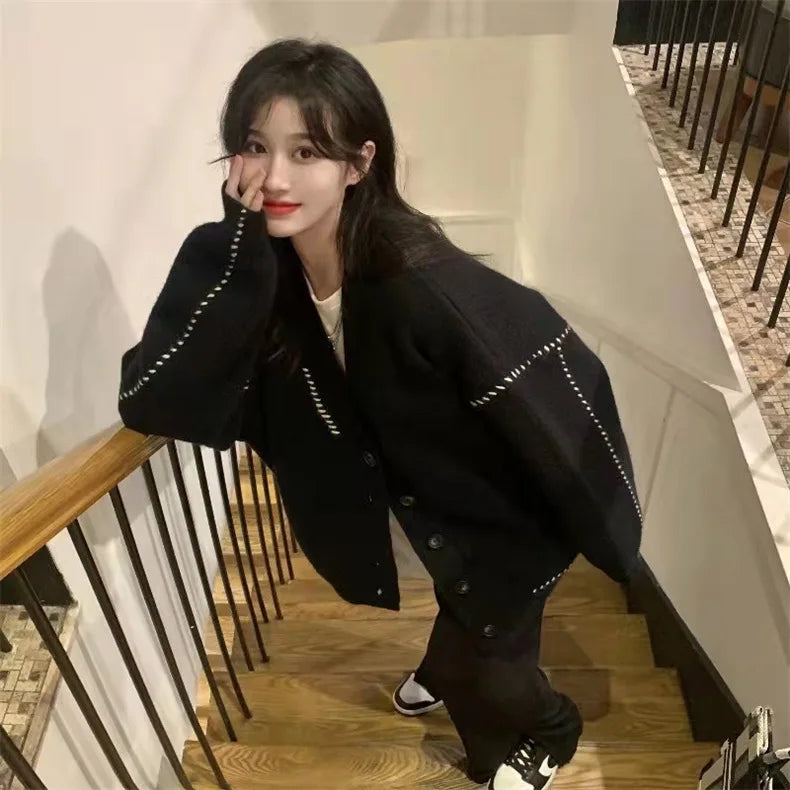 Women's Sweater Coat In Autumn and Winter V-neck Sweaters Jacket To Keep Warm and Loose Wild Academic Style Chic Cardigan.