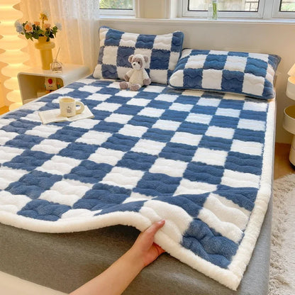 Checkered A-Class Thick Quilted Mattress 1 Pcs Warm Antibacterial Bed Pad for Autumn Winter Super Soft Fits Mattress for Single.