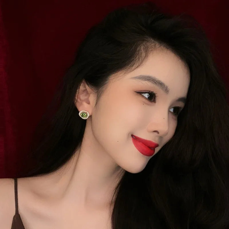 Uorich Light Luxury French Retro Inlay Burgundy Zircon Studs Earring for Women Design Not Easy To Fade Ear Studs Jewelry Gifts.