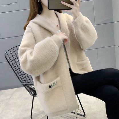 Frauen Jacke Herbst Winter neue Mode imitieren Nerz Samt Mantel 2024 weibliche kurze Kapuze dicke warme Wolle Mantel Oberbekleidung Tops.