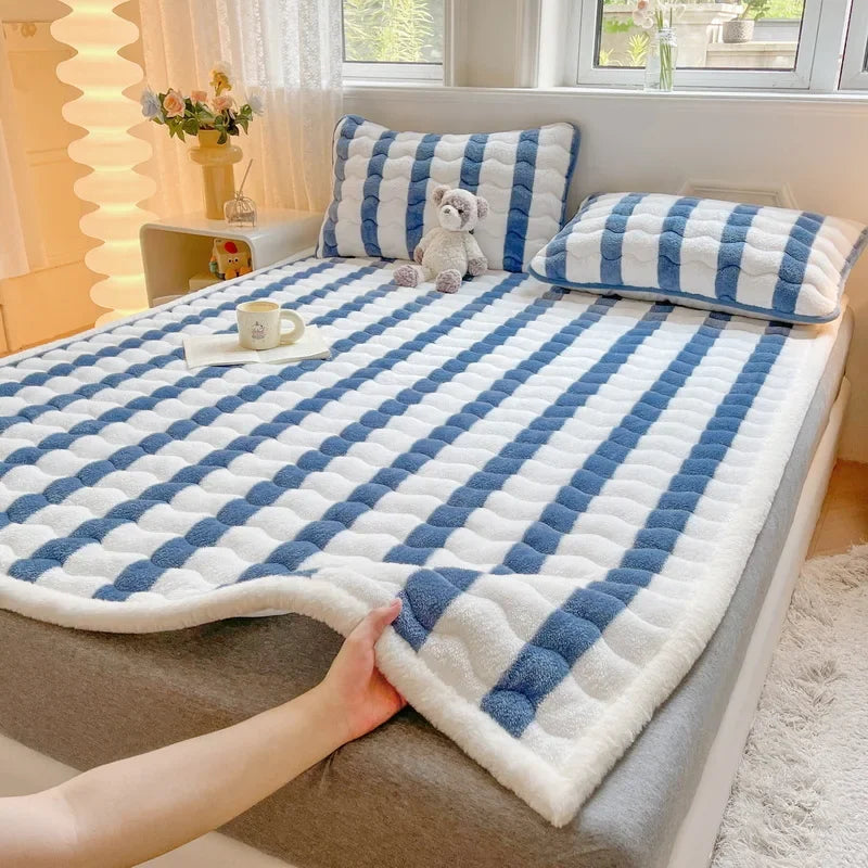 Checkered A-Class Thick Quilted Mattress 1 Pcs Warm Antibacterial Bed Pad for Autumn Winter Super Soft Fits Mattress for Single