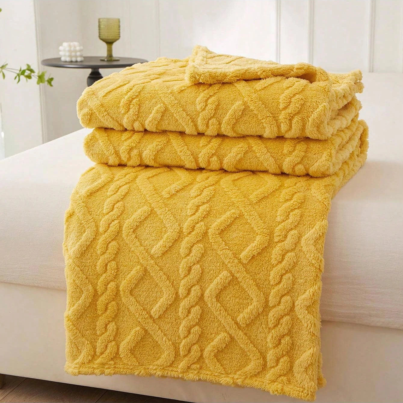 1pc Single-Layer Coral Fleece Blanket, Lightweight & Multi-Purpose Blanket Bed Cover,For Living Room Sofa Cover, Nap Blanket.