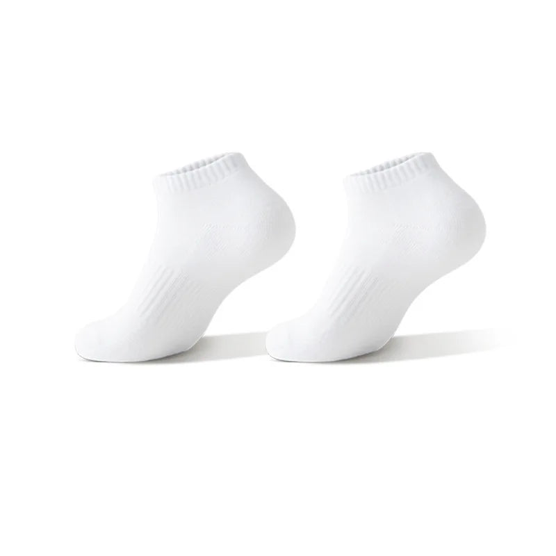 Mens Moisture Wicking Outdoor Hiking Work Cotton Socks Compression Cushion Crew Socks Leisure Men Black Socks 5 Pairs.