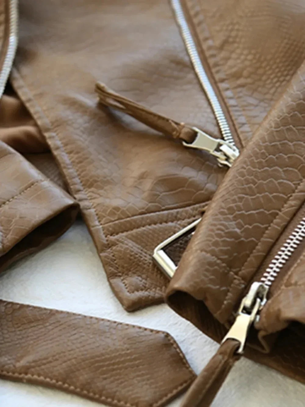 Dünne Jacke mit Gürtel Weibliche Streetwear Leder Mantel Biker Moto Frühling Herbst Frauen Faux Leder Jacke Oberbekleidung Neue Mode.