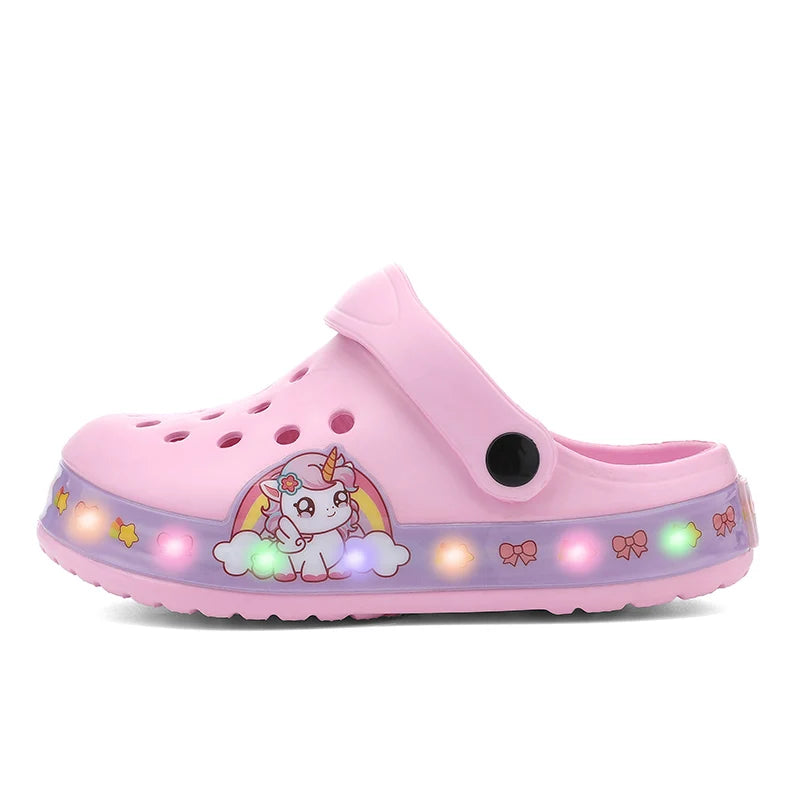 Light Sandals for Girls Pink Cartoon Printing Summer Beach Kids Shoes Outdoor Non-slip Classic Design Children's Casual Clogs.