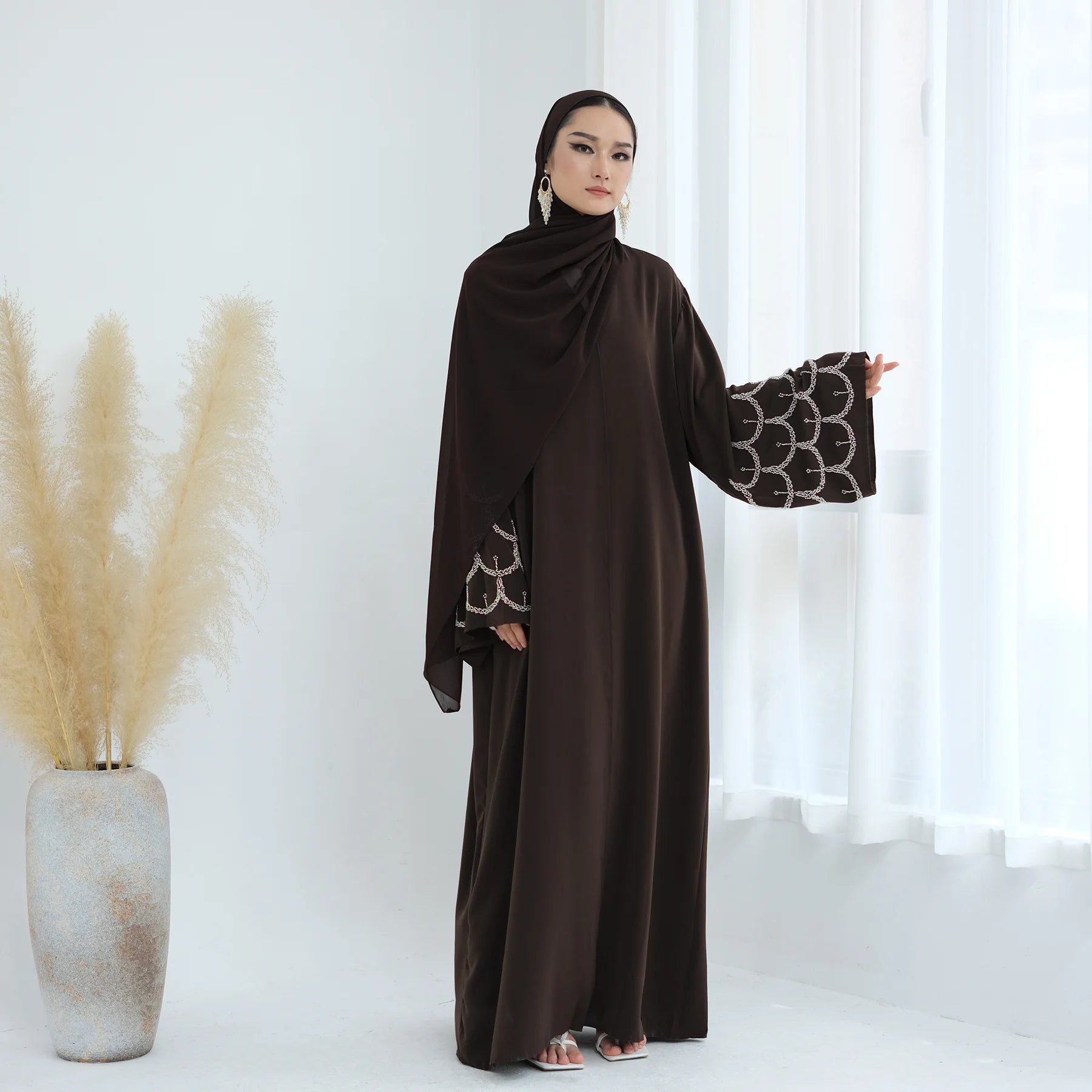 2025 Middle Eastern Islam Outfit for Muslim Women Luxury Dubai Modest Abaya Dress Eid Arabic Cardigan Plain Turkey Kaftan Robe.