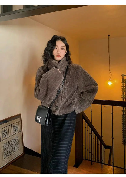 2025 Winter Fashion Stand Collar Warm Plush Short Jacket Women Autumn Retro Street Thickened Loose Harajuku Casual Short Jacket.