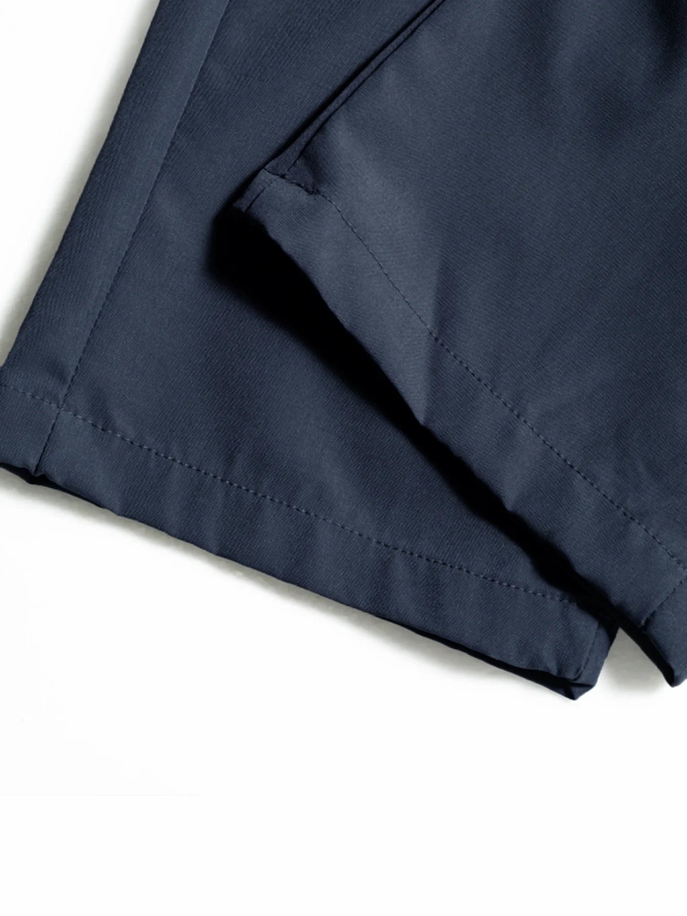 Outdoor-Arbeitshose für Herren – strapazierfähiges Polyester, mehrere Taschen, elastischer Bund mit Schlaufen, leicht und atmungsaktiv.