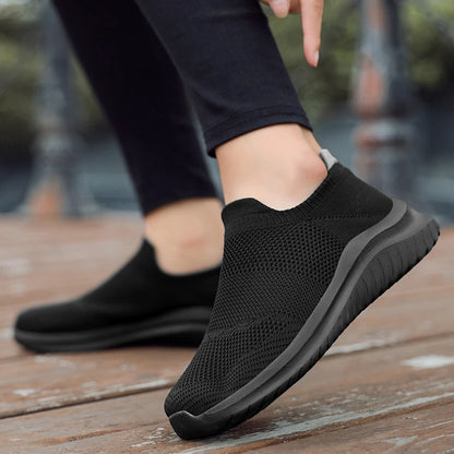 Men Sneakers Unisex Casual Shoes Soft Sole Slip-On Vulcanized Shoe Lightweight Loafers Plus Size Walking Men Shoes Tenis Hombres.