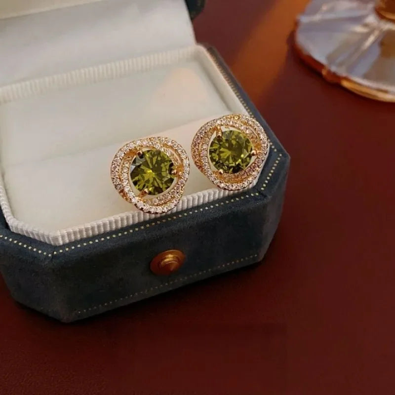 Uorich Light Luxury French Retro Inlay Burgundy Zircon Studs Earring for Women Design Not Easy To Fade Ear Studs Jewelry Gifts.