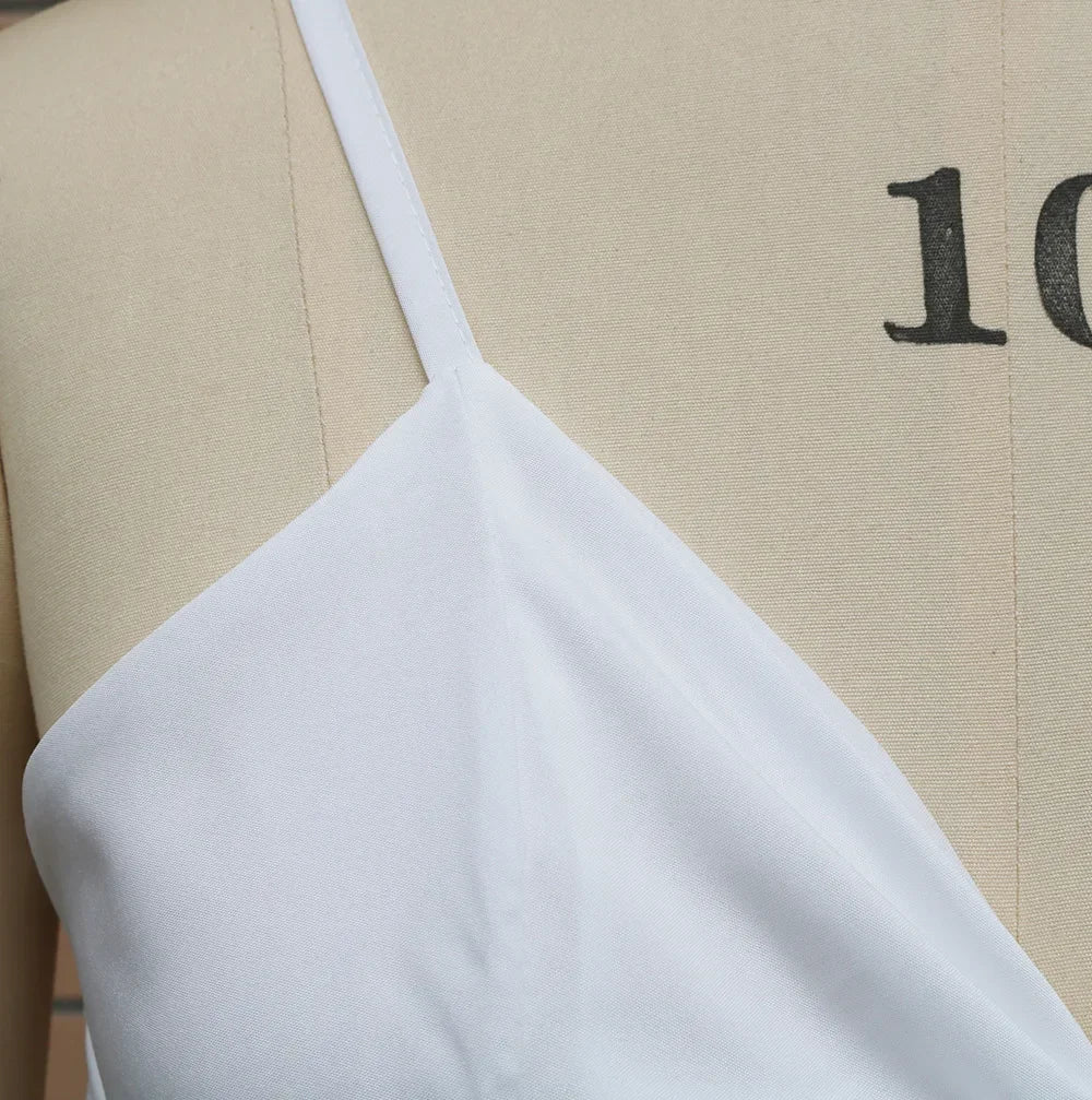 Damenbekleidung im neuen Stil von Amazon, Tank-V-Ausschnitt, großes Swoop-Kleid, schlank, dass Sie Ihre Silhouette glättet, mittellanges Kleid mit offenem Rücken.