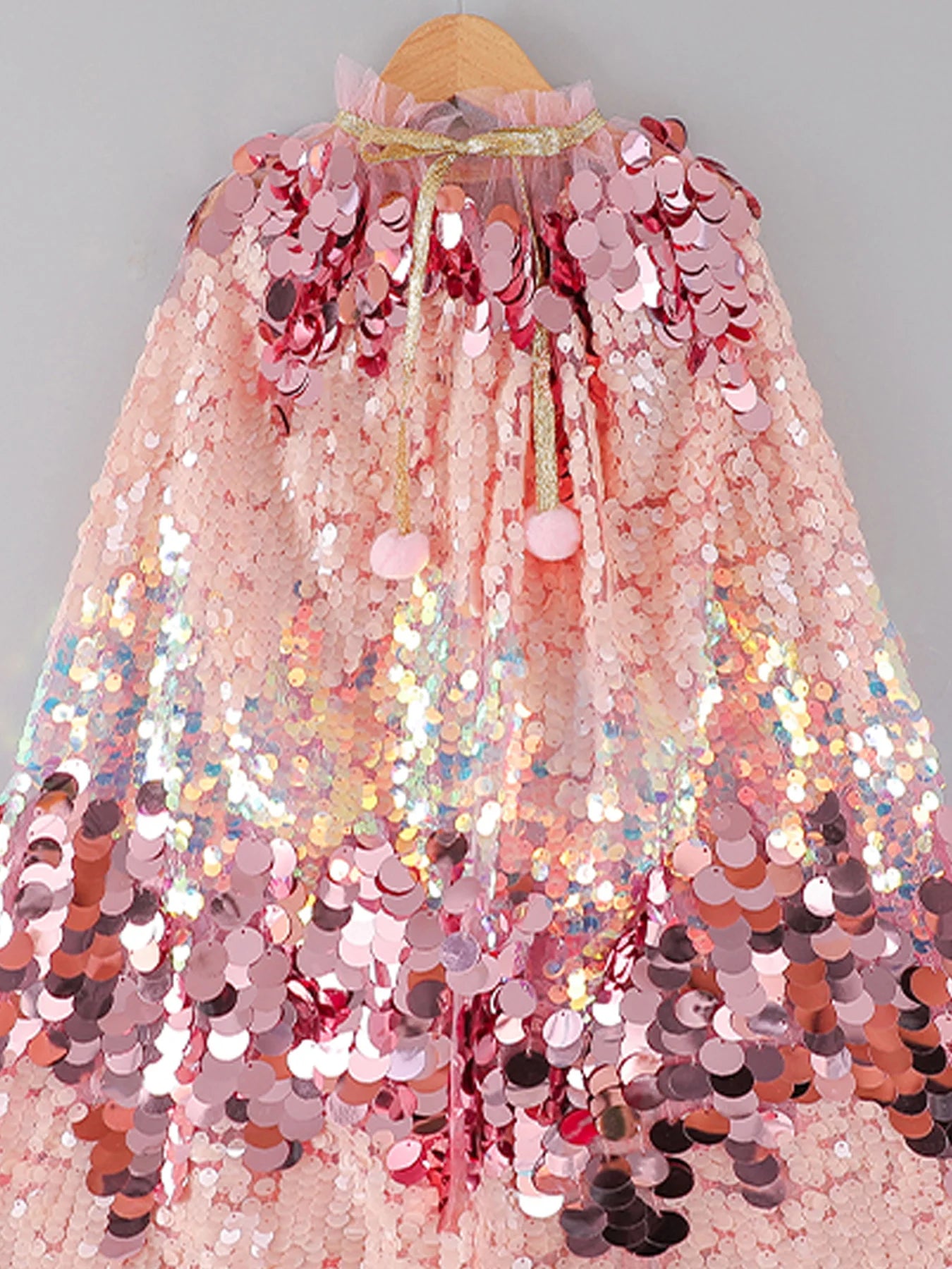 Halloween-Maskerade-Performance-Kostüm für Mädchen mit Pailletten, geeignet für Festival-Auftritte.