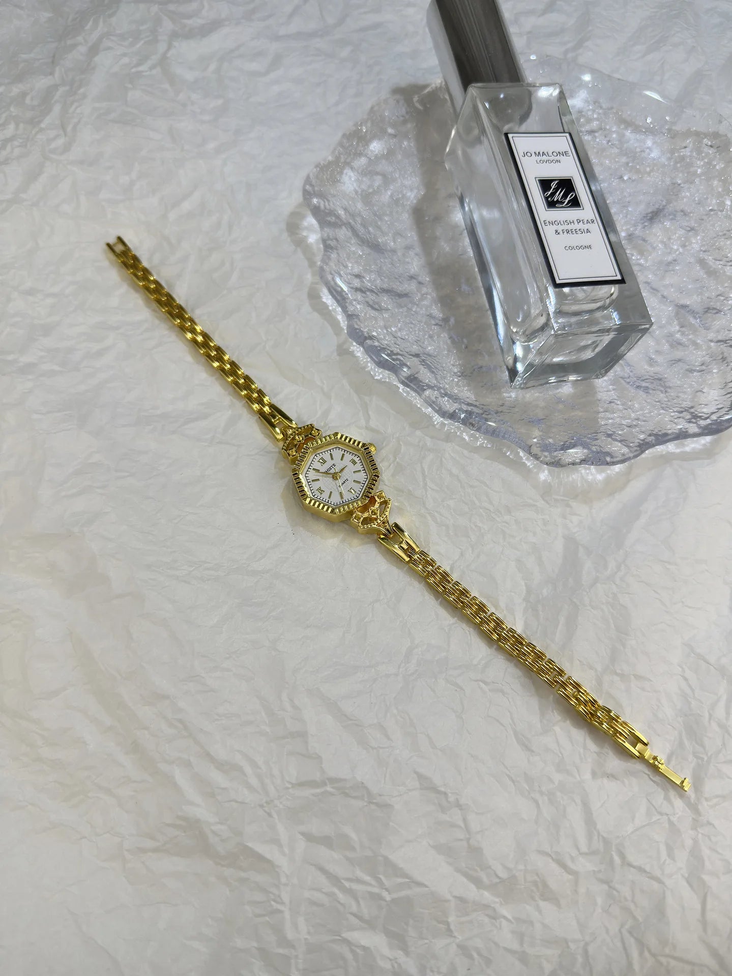 Luxury Famous Brand Oval Dial Women Watch Fashion Small Thin Gold Bracele Quartz Wristwatch Clock Gift Dropshipping Montre Femme.