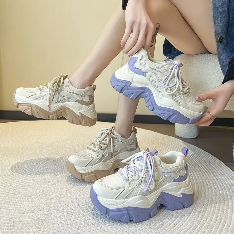 Lightweight sports running shoes for women 2024 spring new mesh campus style Forrest Gump daddy all-match casual trendy shoes.