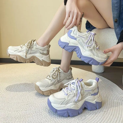 Lightweight sports running shoes for women 2024 spring new mesh campus style Forrest Gump daddy all-match casual trendy shoes.