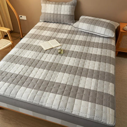 For High-Quality Quilted Plaid Mattress Cover,Mattress Protector,- Antibacterial, Breathable,Comfortable for Fresh Sleep Experie